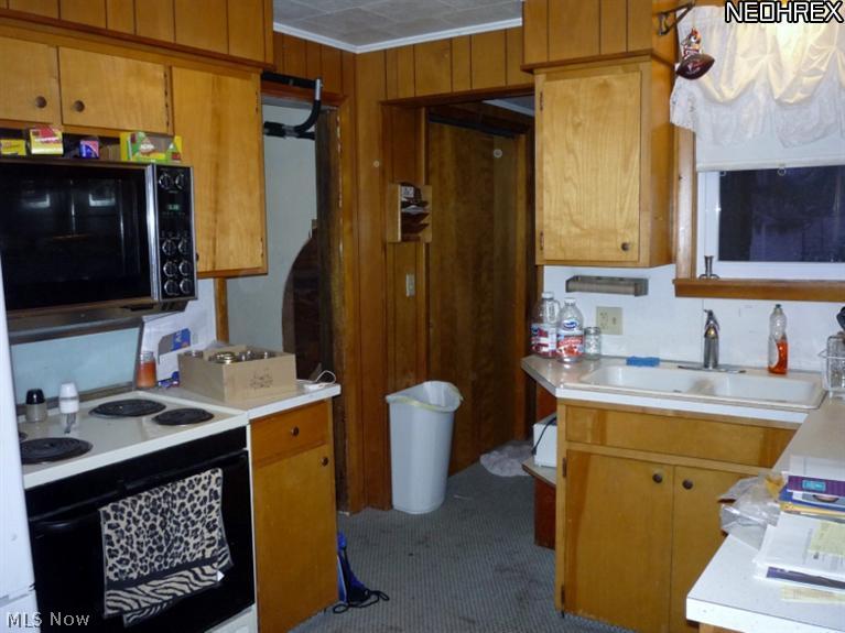 1056 Amherst Road Northeast Massillon, OH 44646 - Photo 6 of 11 Gallery Image 6