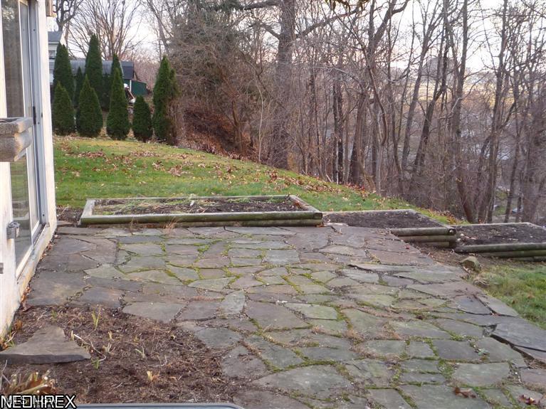 516 Gibbs Road Akron, OH 44312 - Photo 2 of 23