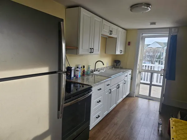 $1,895 | 48 4th Street, Unit 3, Dover, NH 03820