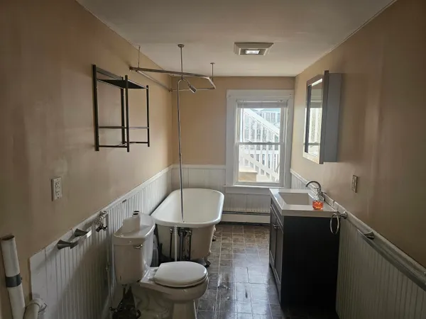 $1,895 | 48 4th Street, Unit 3, Dover, NH 03820