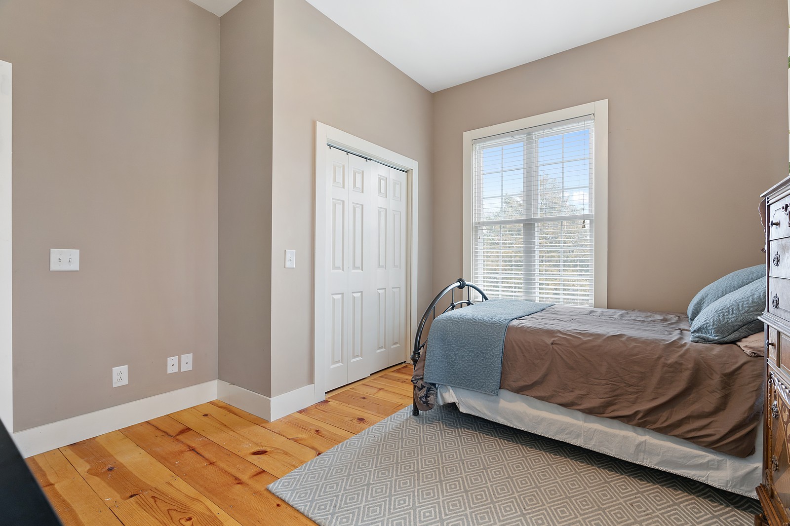 3073 Mooneyhan Road Springfield, TN 37172 - Photo 22 of 24 a bedroom with a bed and a window