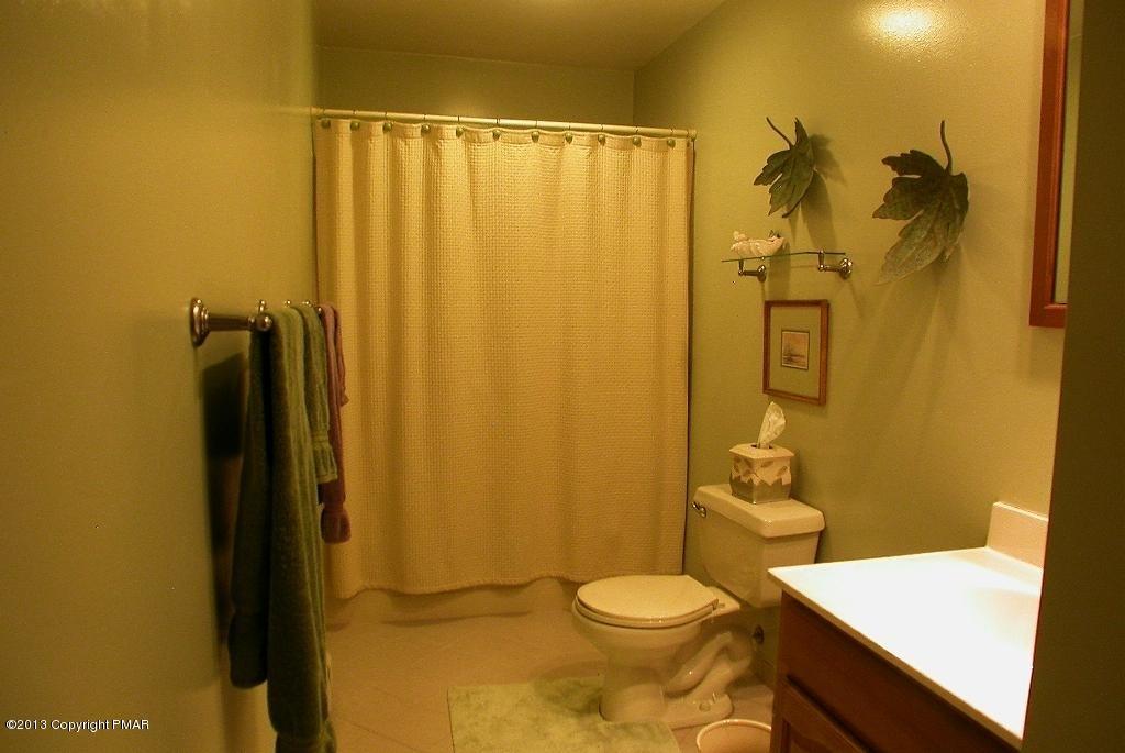 1001 Running Valley Road Stroudsburg, PA 18360 - Photo 19 of 30 Main Bath