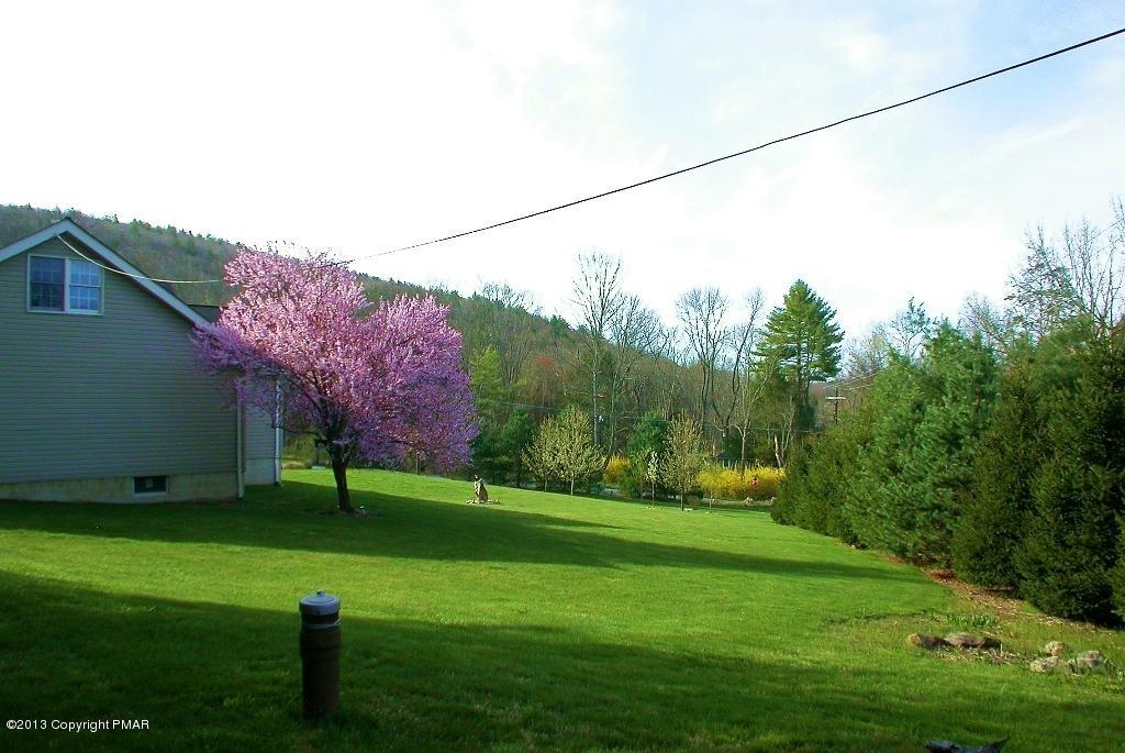 1001 Running Valley Road Stroudsburg, PA 18360 - Photo 27 of 30 Front Yard View