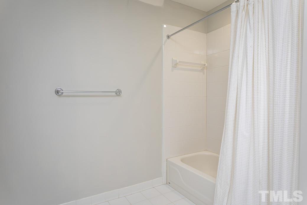 1305 Canfield Court Raleigh, NC 27608 - Photo 27 of 30 a bathroom with a bathtub
