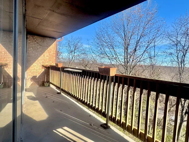 $2,650 | 5600 Hillcrest Lane, Unit 3D, Lisle, IL 60532