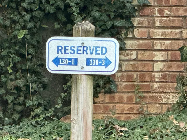 $2,650 | 5600 Hillcrest Lane, Unit 3D, Lisle, IL 60532