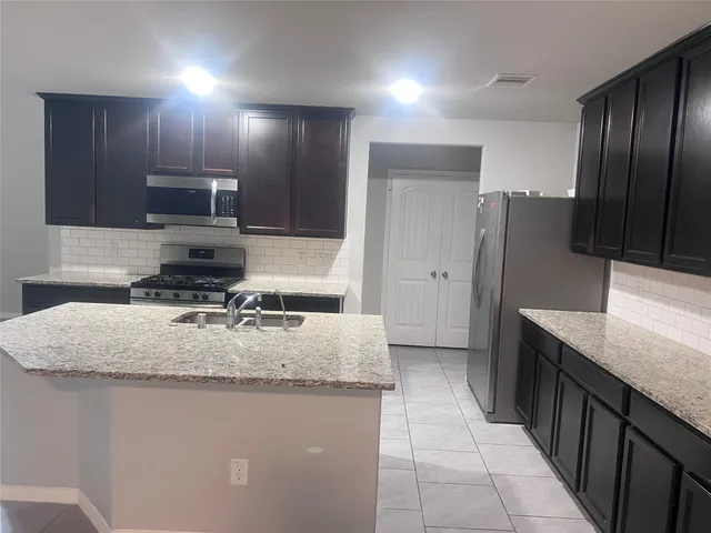 $284,990 | 8010 Farthing Lane, Rosharon, TX 77583