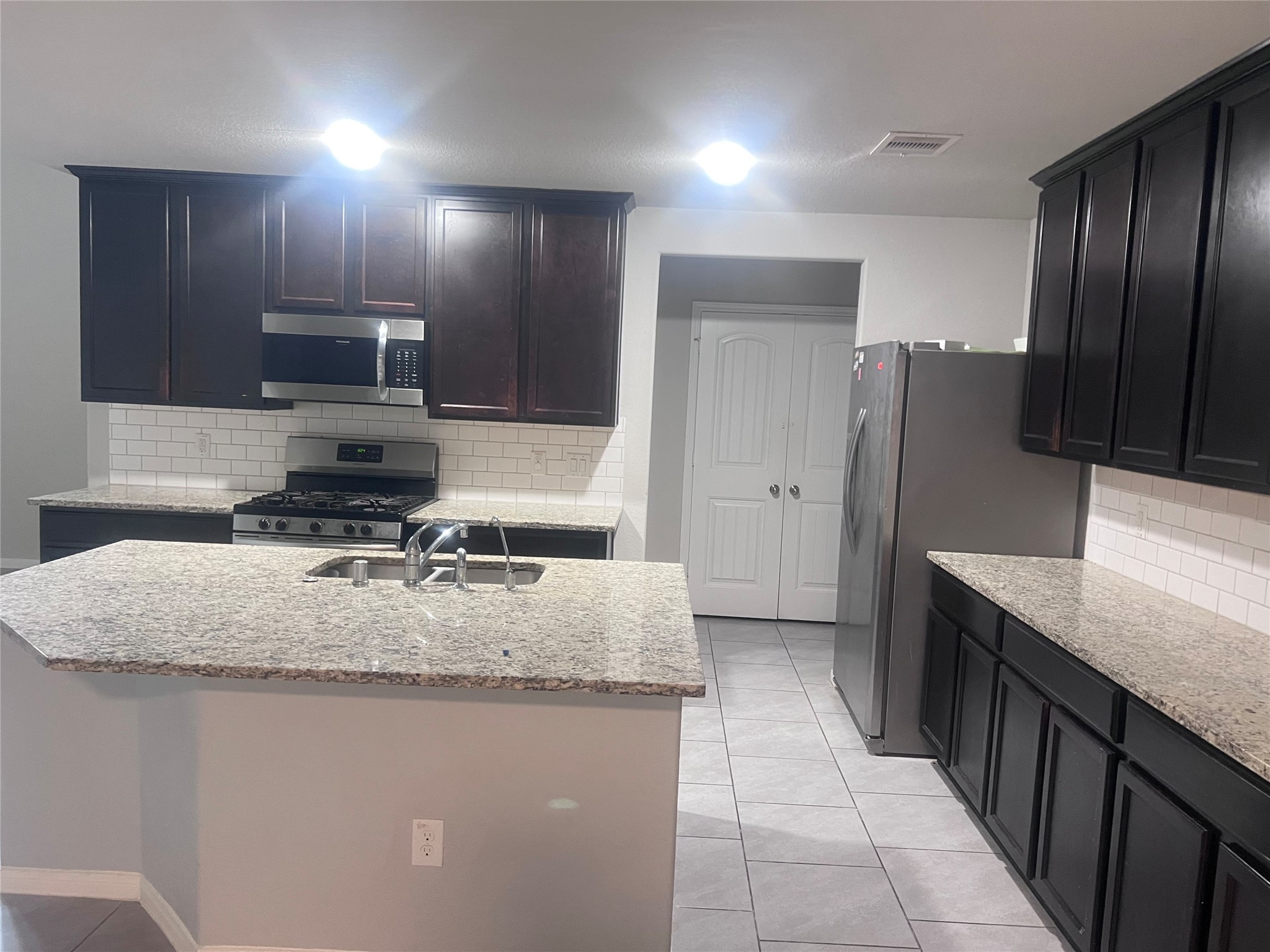 8010 Farthing Lane Rosharon, TX 77583 - Photo 3 of 21