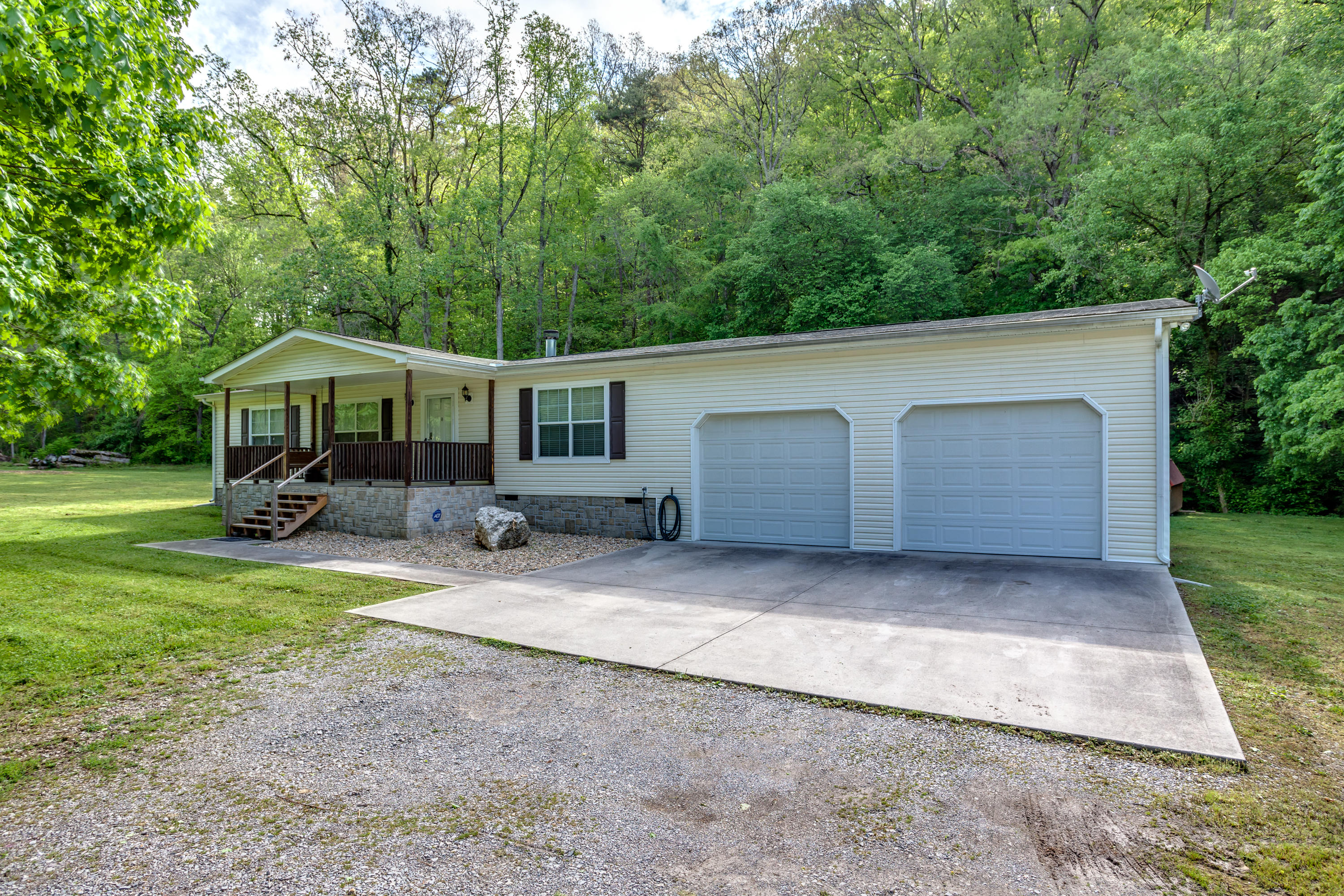 9704 Heiskell Road Heiskell, TN 37754 - Photo 1 of 34 001210506-2-9704HeiskellRdHeiskellTN-SMA