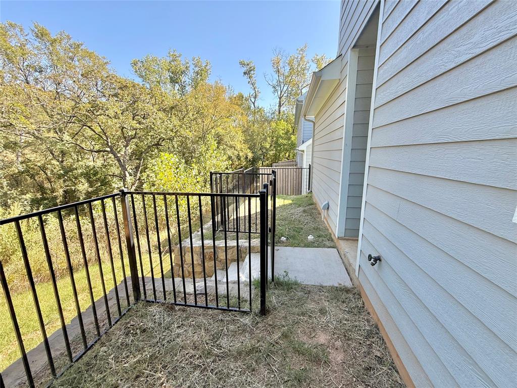 986 South 6th Avenue, Unit 988 Denison, TX 75021 - Photo 14 of 15 a view of a balcony with a pot