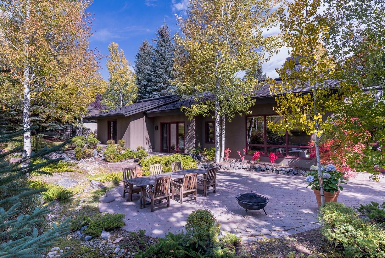 113 Camas Loop West Sun Valley, ID 83353 - Photo 5 of 28 Private backyard Entertaining