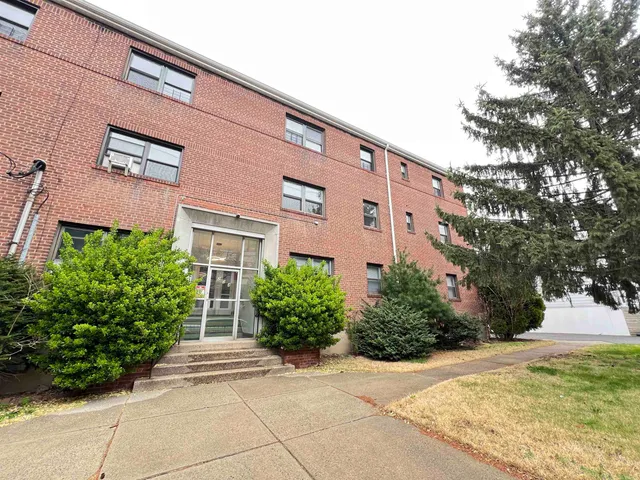 $2,322 | 204 North Street, Jersey City, NJ 07307