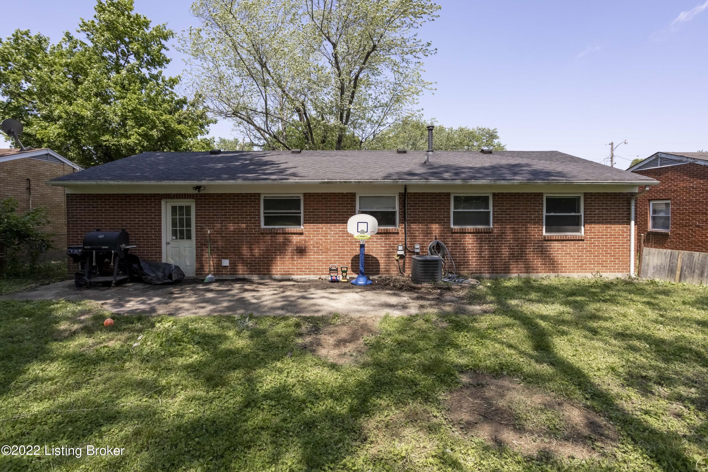 146 Valley Road Louisville, KY 40229 - Photo 25 of 25 20220520-2Y0A6284