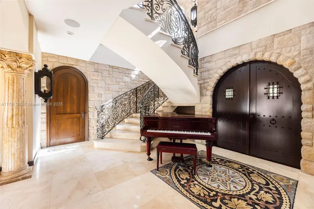 a view of entryway with a rug