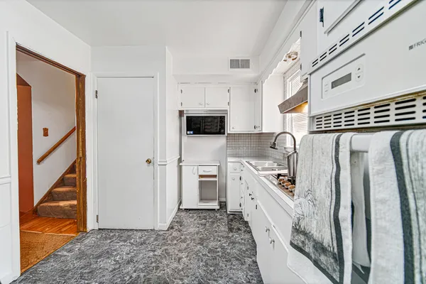 $354,900 | 8713 South Washtenaw Avenue, Evergreen Park, IL 60805