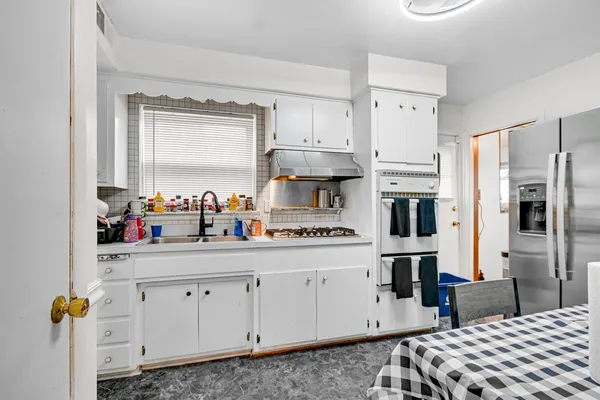 $354,900 | 8713 South Washtenaw Avenue, Evergreen Park, IL 60805