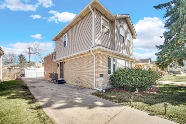 $354,900 | 8713 South Washtenaw Avenue, Evergreen Park, IL 60805