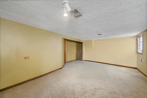 $354,900 | 8713 South Washtenaw Avenue, Evergreen Park, IL 60805