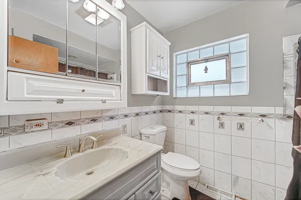 $354,900 | 8713 South Washtenaw Avenue, Evergreen Park, IL 60805