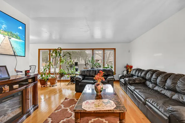 $354,900 | 8713 South Washtenaw Avenue, Evergreen Park, IL 60805