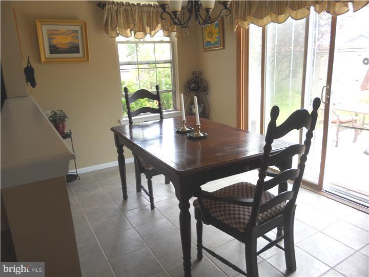 29 Springcress Drive Delran, NJ 08075 - Photo 12 of 23 Breakfast Room