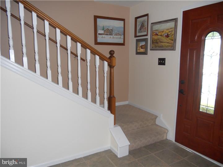 29 Springcress Drive Delran, NJ 08075 - Photo 3 of 23 Foyer