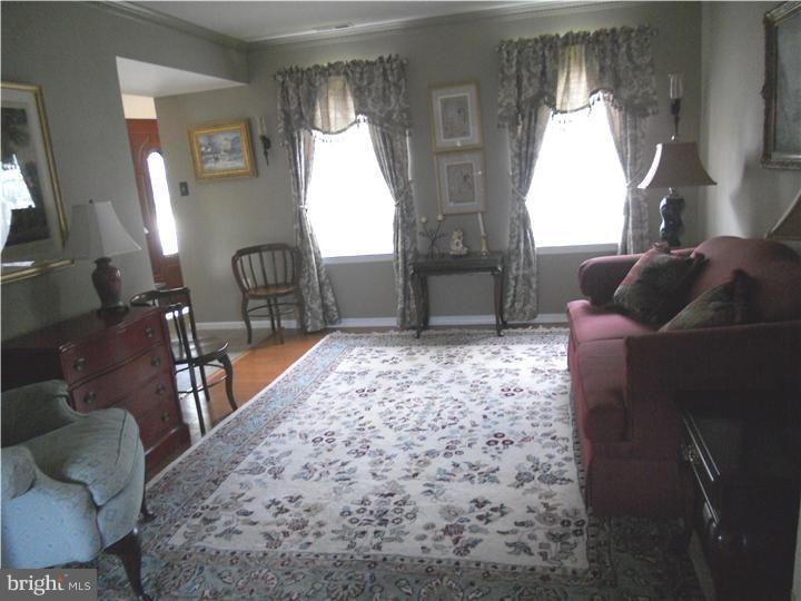 29 Springcress Drive Delran, NJ 08075 - Photo 4 of 23 Living Room