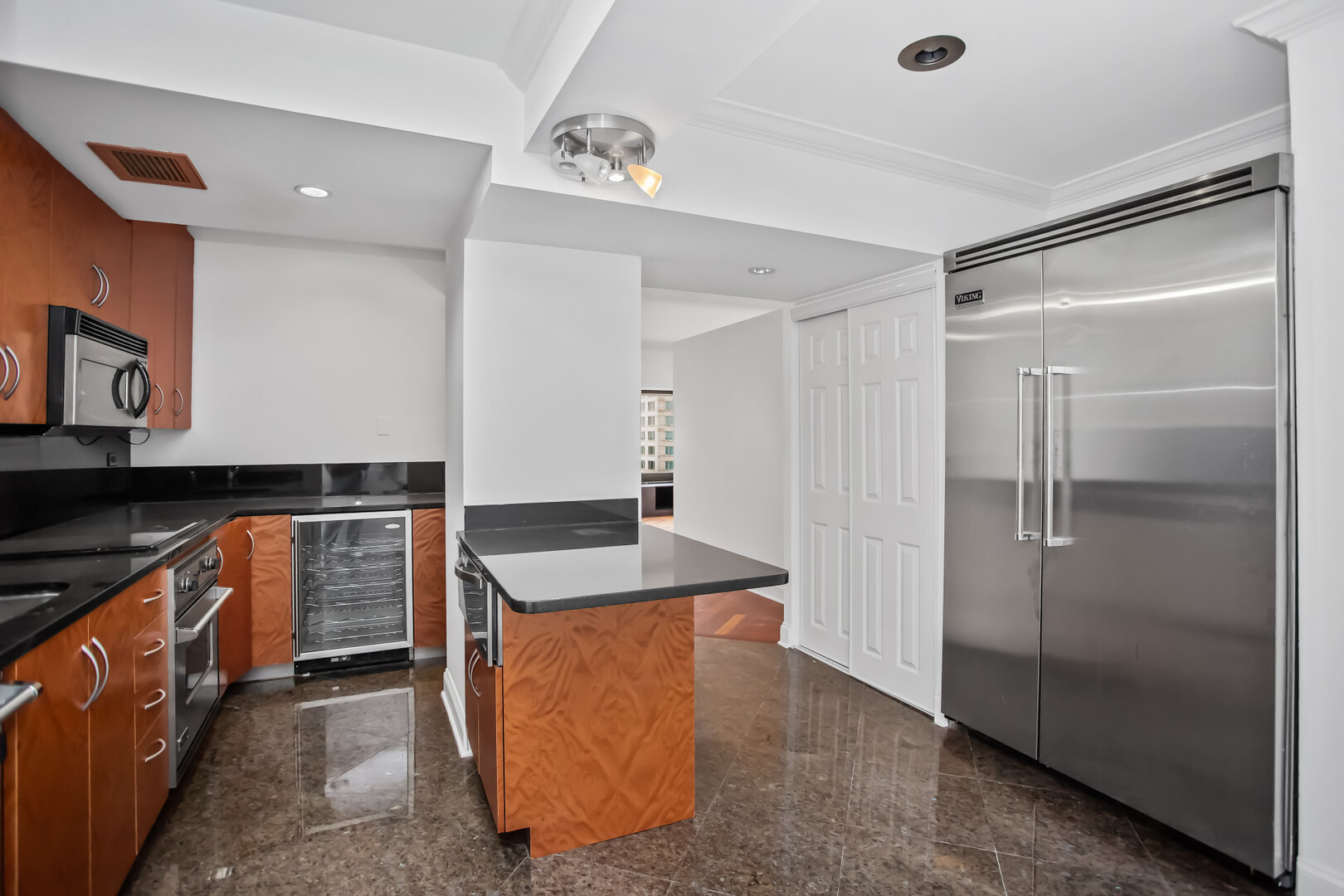 175 East Delaware Place, Unit 5002 Chicago, IL 60611 - Photo 5 of 16