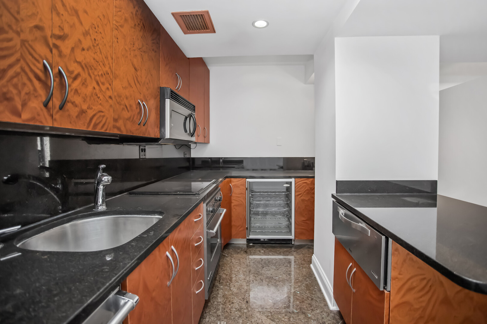 175 East Delaware Place, Unit 5002 Chicago, IL 60611 - Photo 6 of 16