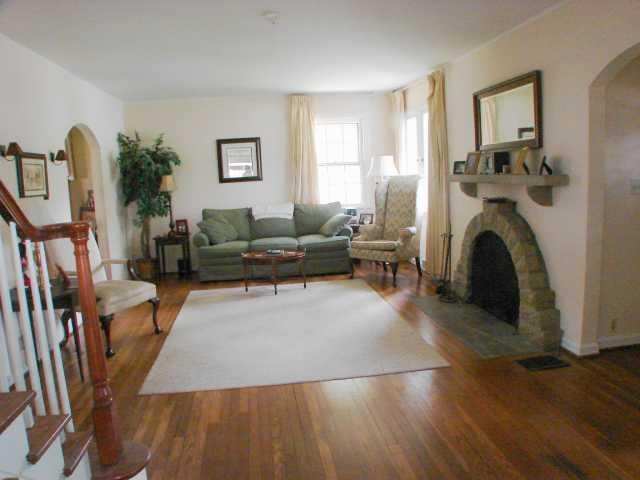 2712 York Road Columbus, OH 43221 - Photo 4 of 15