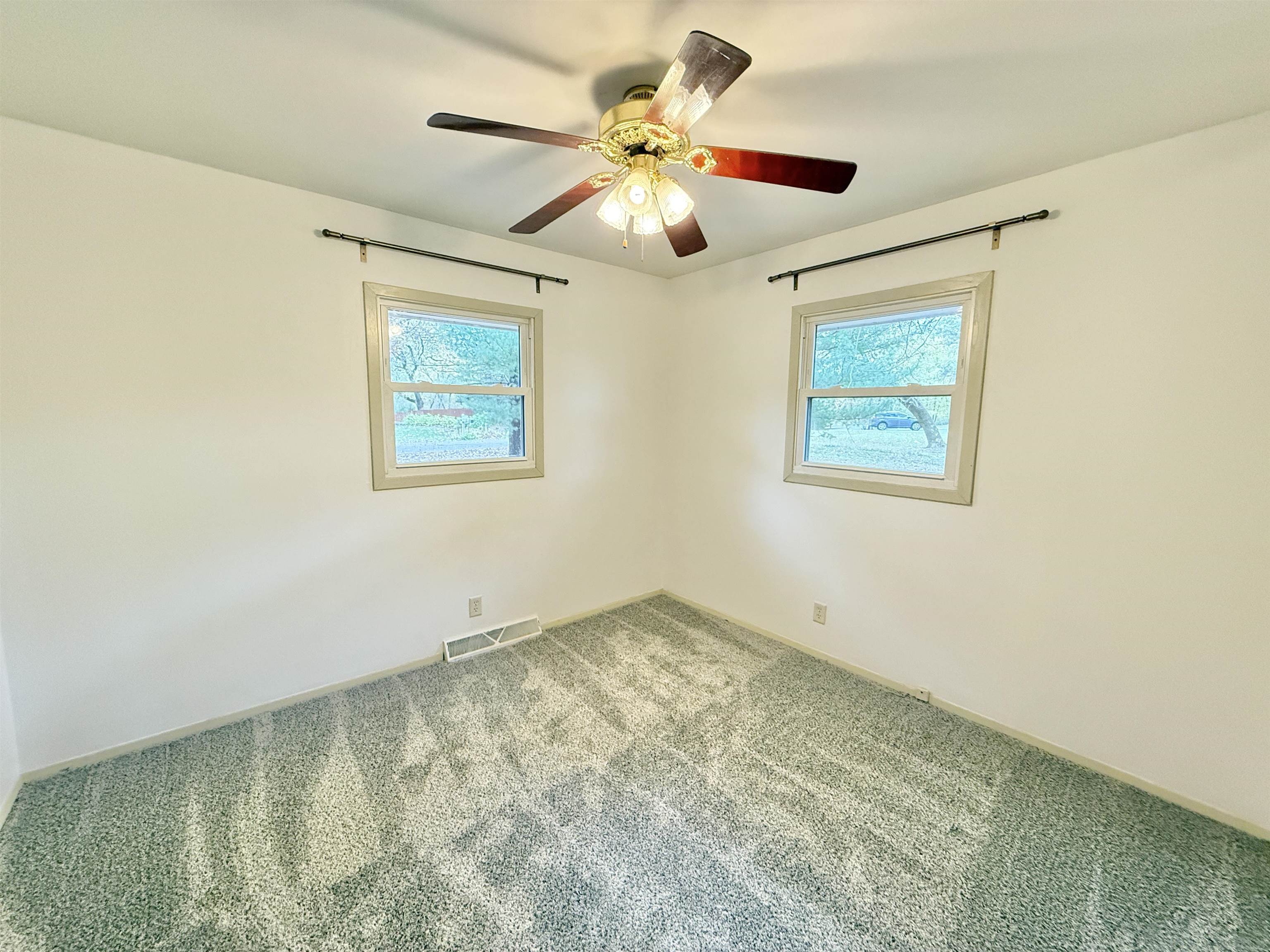 10620 Grover Oaks Road Roscoe, IL 61073 - Photo 9 of 32