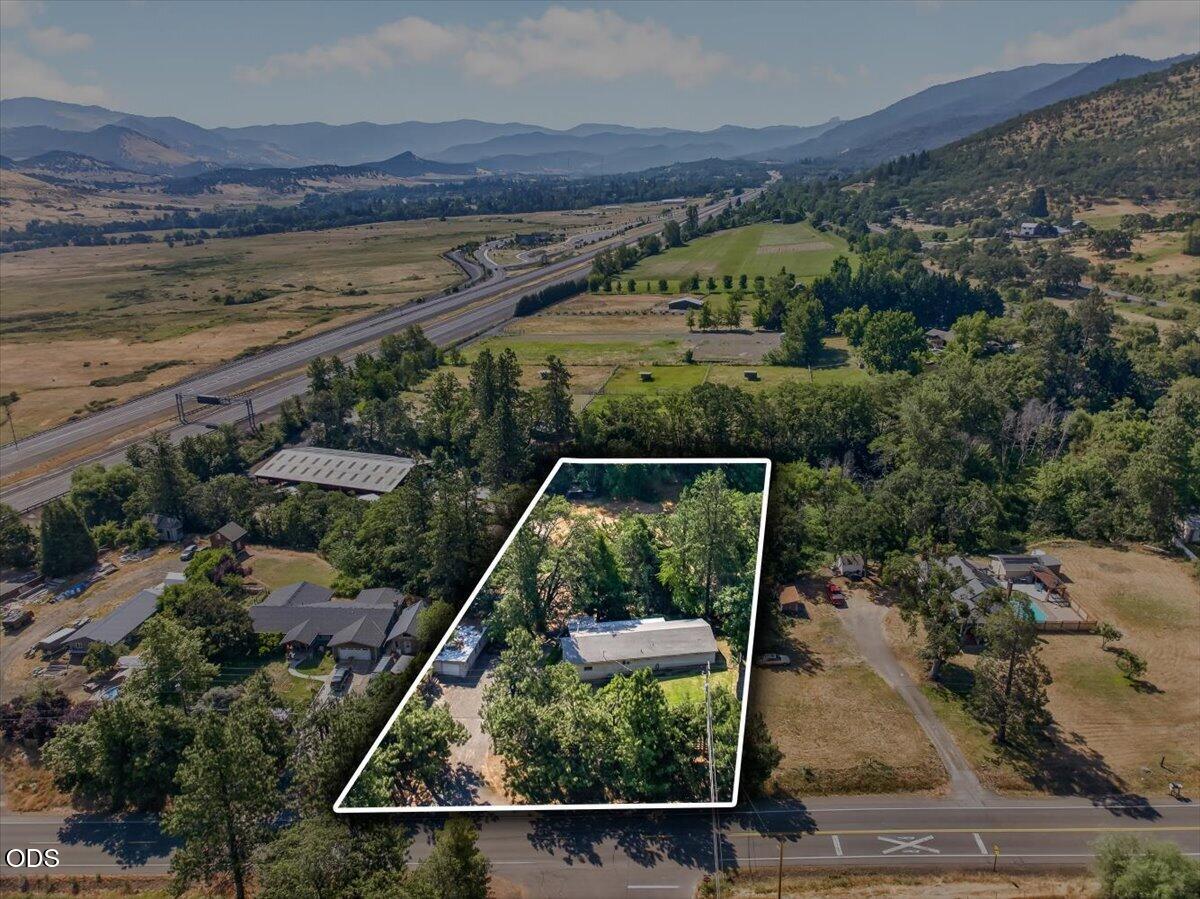 624 Crowson Road Ashland, OR 97520 - Photo 2 of 41