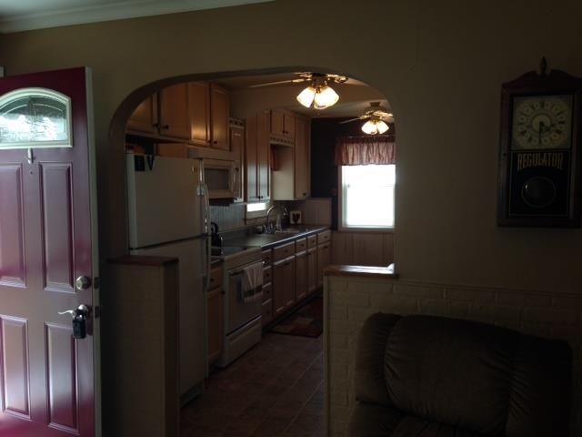 1006 Jackson Boulevard Rochester, IN 46975 - Photo 3 of 23