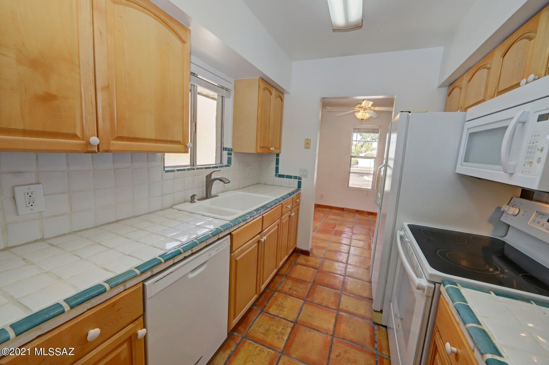660 East River Road, Unit I Tucson, AZ 85704 - Photo 14 of 37