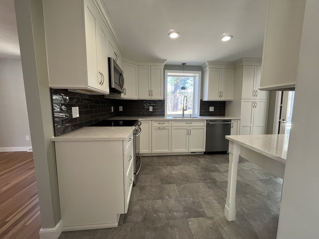 35 Wallace Road Wayland, MA 01778 - Photo 8 of 30 Gallery Image 8