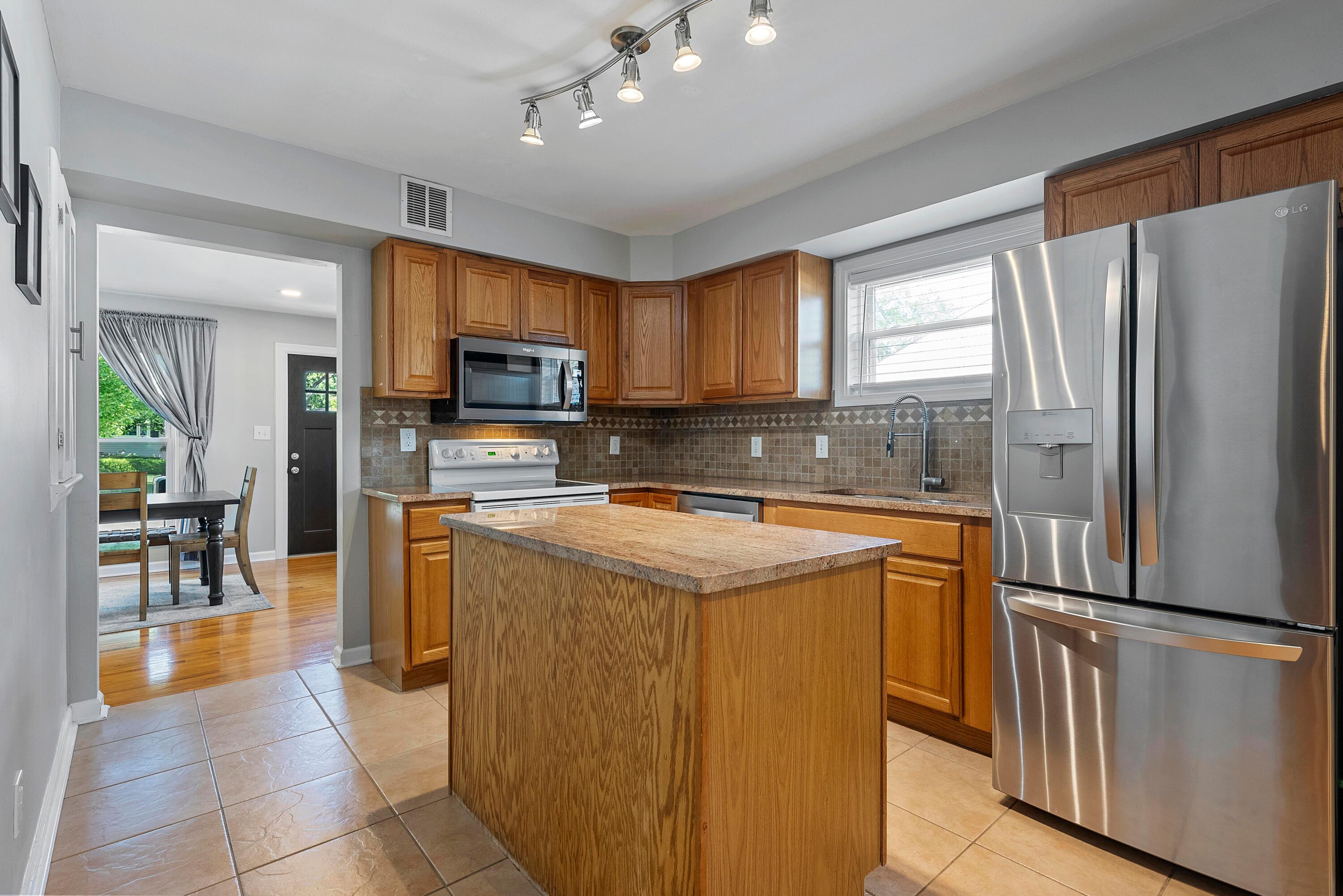 2254 Shrewsbury Road Columbus, OH 43221 - Photo 21 of 40 Kitchen