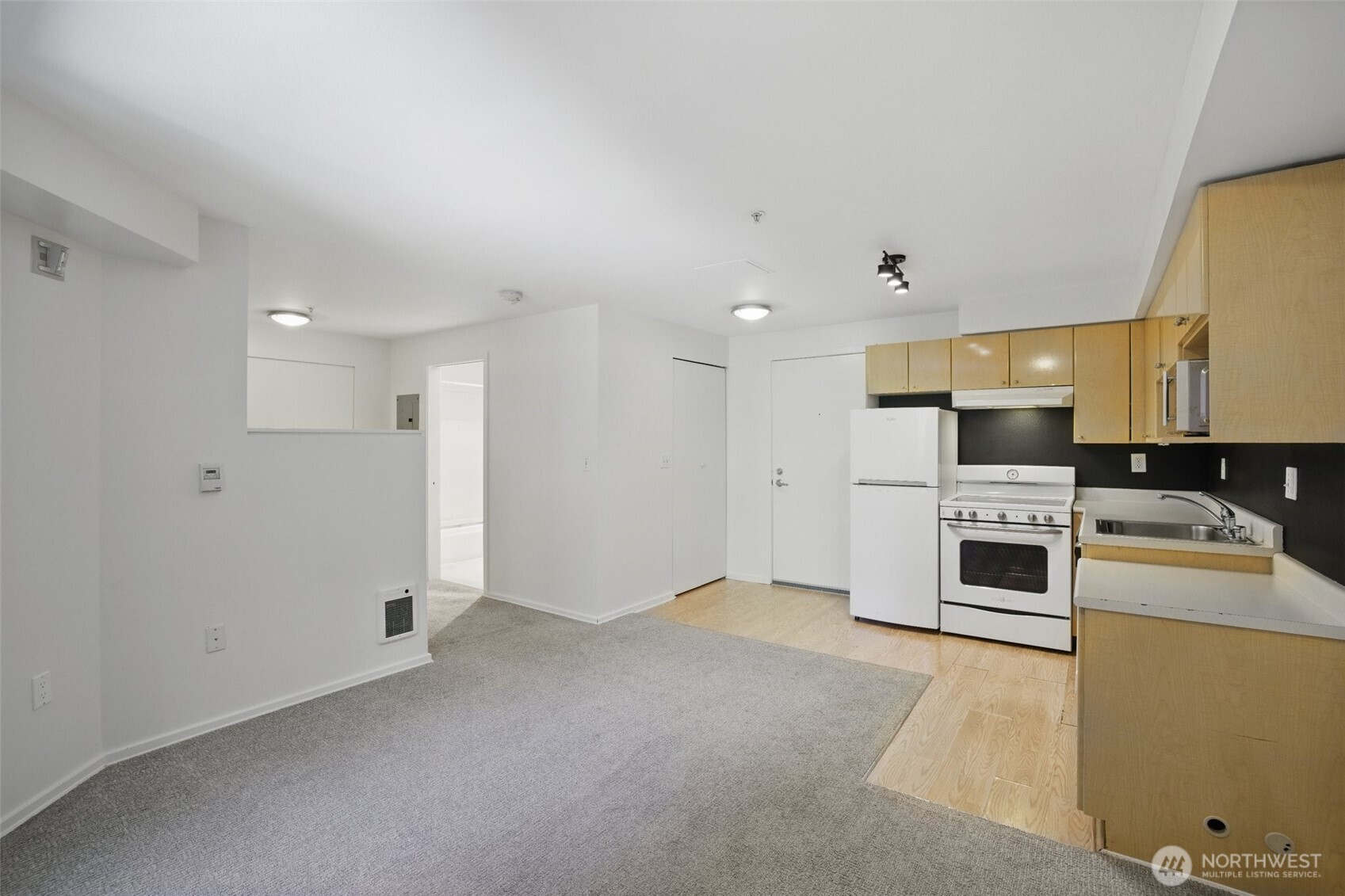 425 Vine Street, Unit 513 Seattle, WA 98121 - Photo 2 of 17
