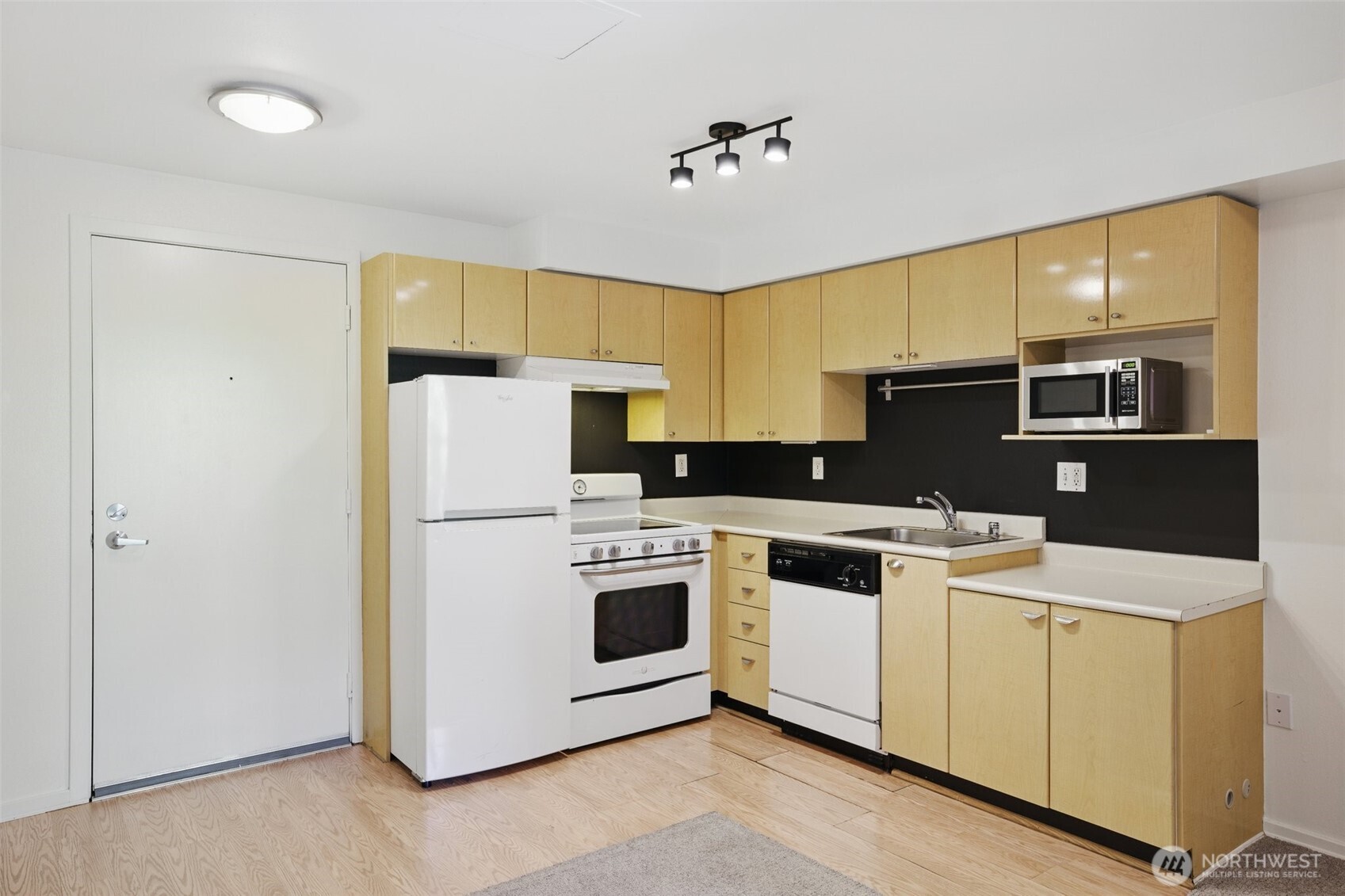 425 Vine Street, Unit 513 Seattle, WA 98121 - Photo 3 of 17