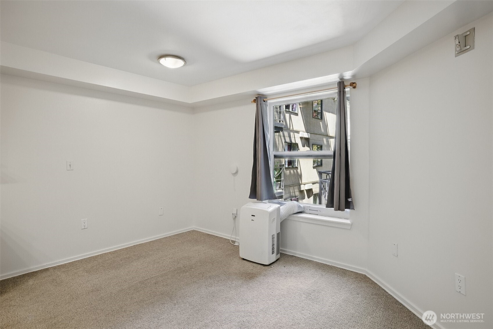 425 Vine Street, Unit 513 Seattle, WA 98121 - Photo 5 of 17