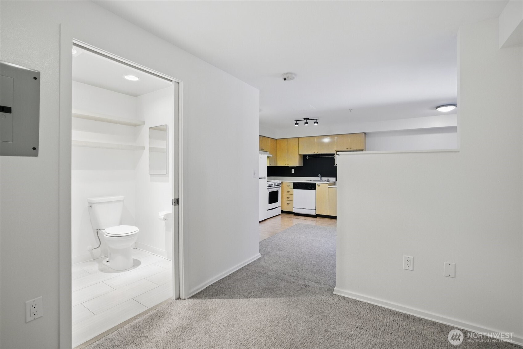 425 Vine Street, Unit 513 Seattle, WA 98121 - Photo 6 of 17