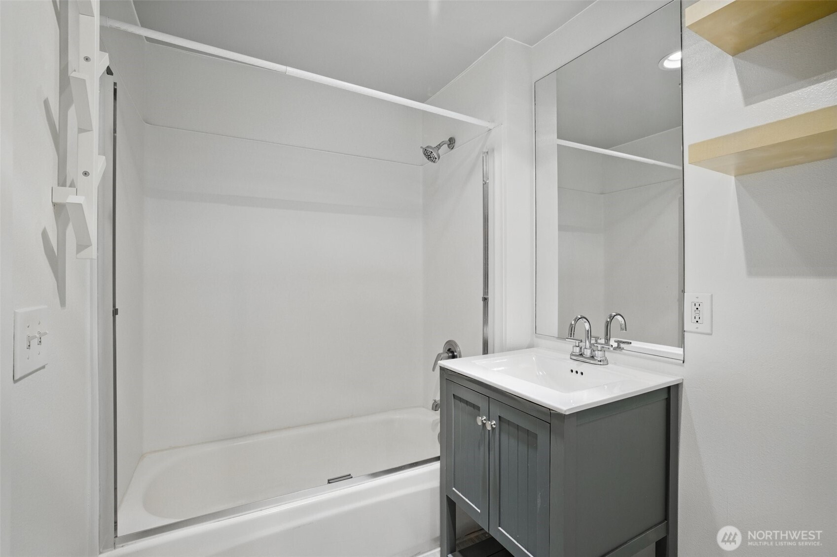 425 Vine Street, Unit 513 Seattle, WA 98121 - Photo 8 of 17
