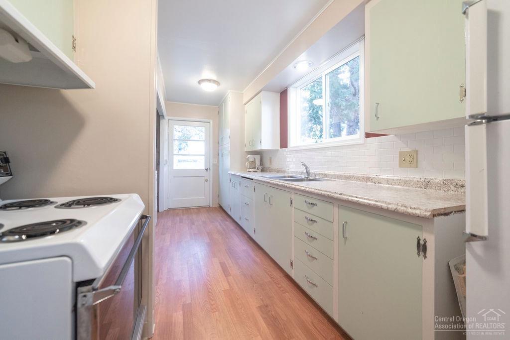 63367 O. B. Riley Road Bend, OR 97703 - Photo 6 of 24 House kitchen