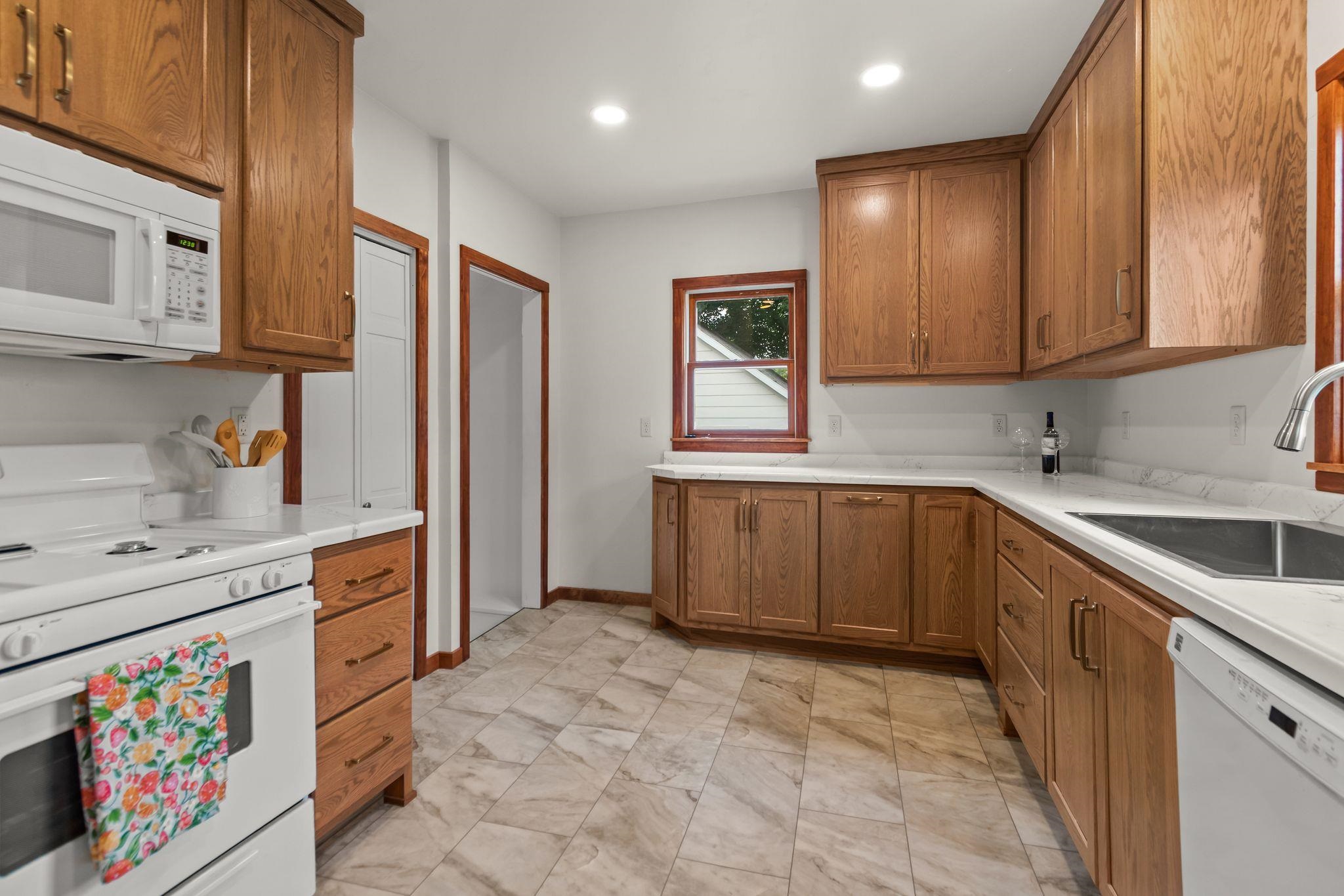 120 East Commercial Street Appleton, WI 54911 - Photo 16 of 40