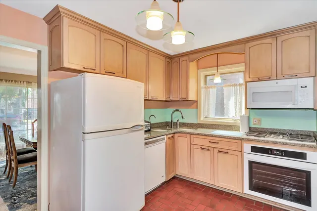 $549,000 | 9406 South Leavitt Street, Chicago, IL 60643