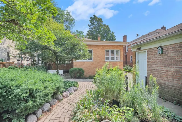 $549,000 | 9406 South Leavitt Street, Chicago, IL 60643