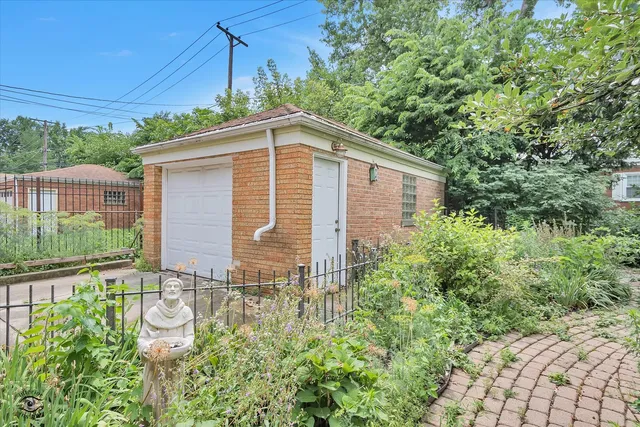 $549,000 | 9406 South Leavitt Street, Chicago, IL 60643