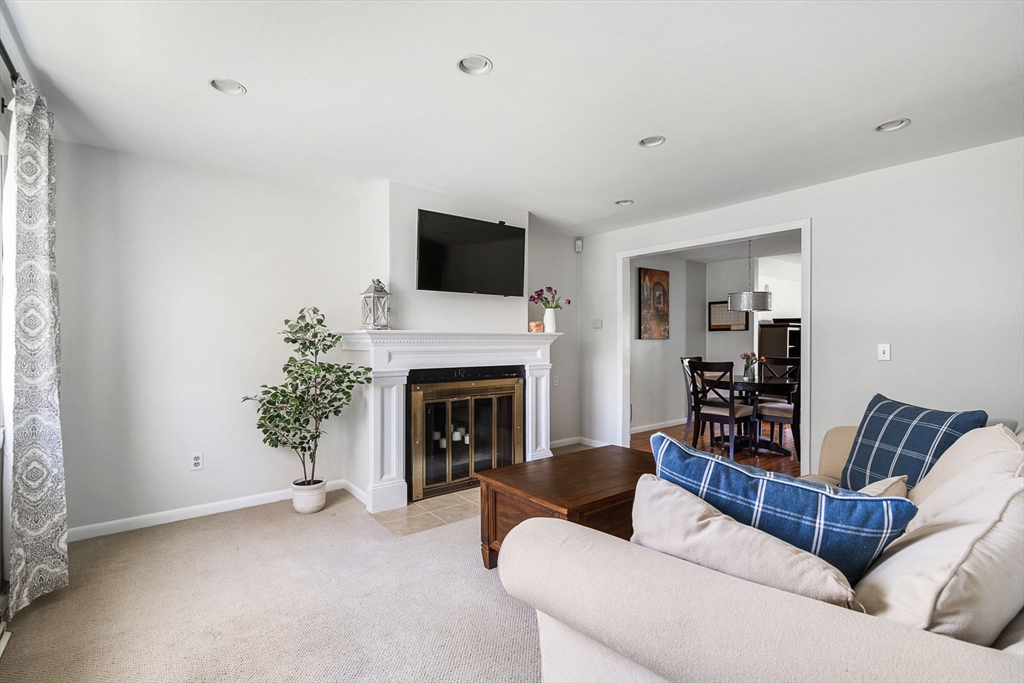 49 Marked Tree Road Holliston, MA 01746 - Photo 4 of 35 Gallery Image 4