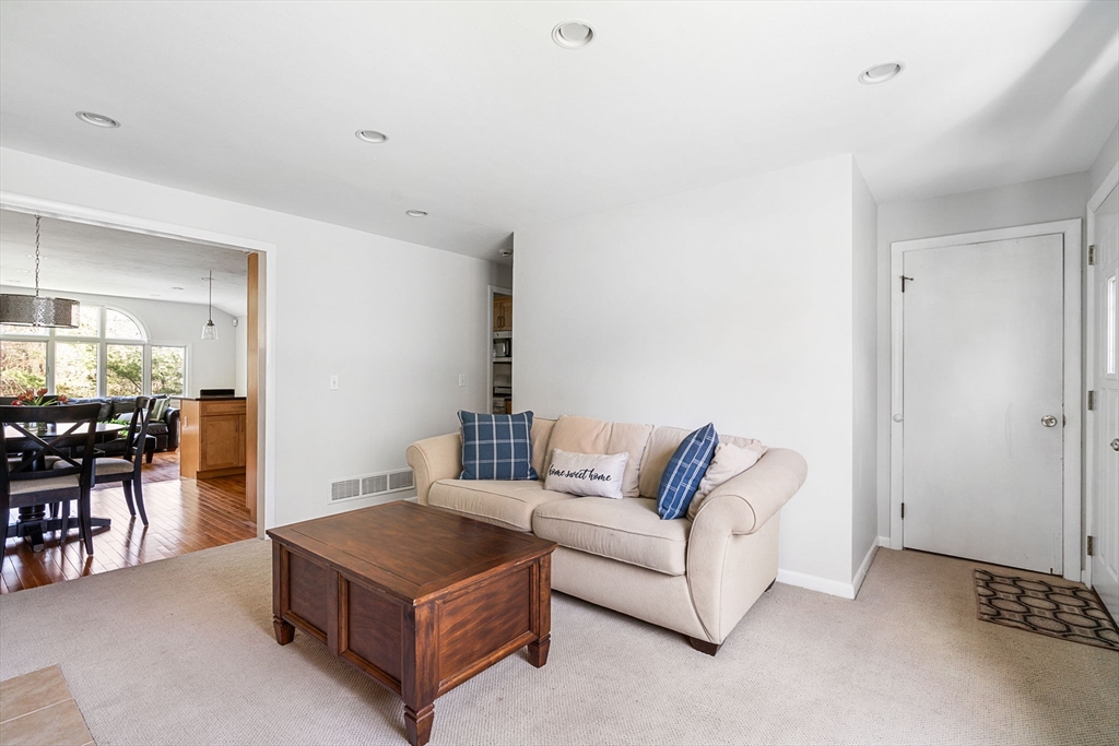 49 Marked Tree Road Holliston, MA 01746 - Photo 5 of 35 Gallery Image 5