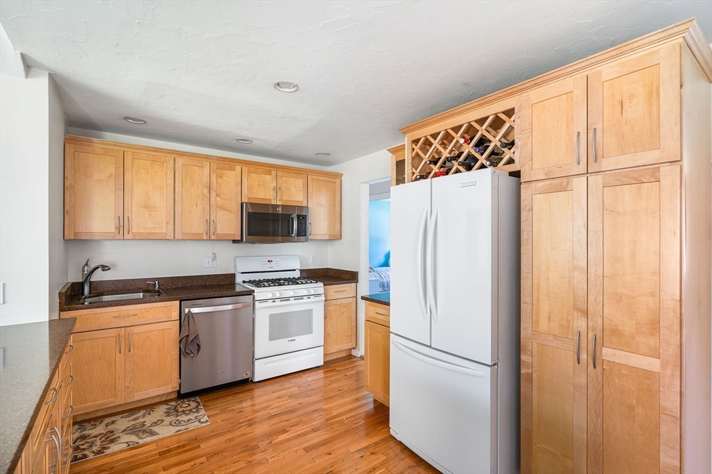 49 Marked Tree Road Holliston, MA 01746 - Photo 8 of 35 Gallery Image 8
