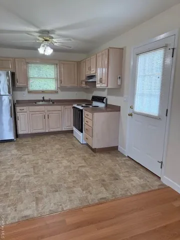 $2,200 | 456 South 16th Street, Lindenhurst, NY 11757